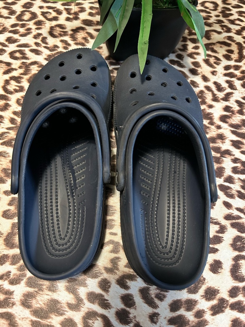 CROCS Dark Classic Clog in Navy Blue W9 M7 - Picture 2 of 6